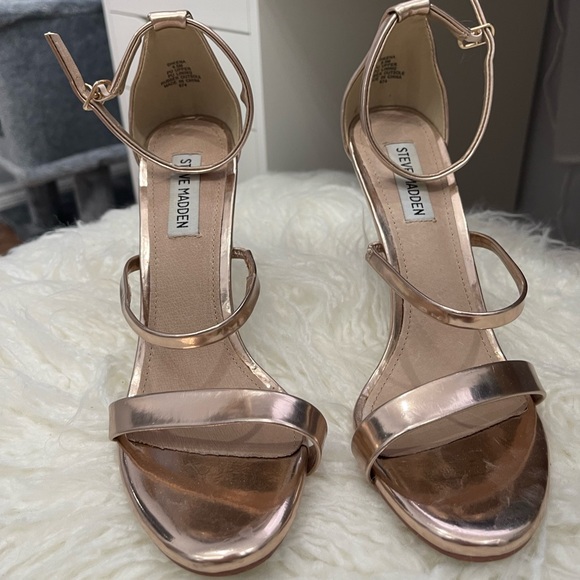 Strappy Rose gold sandal from Steve Madden - Picture 4 of 4